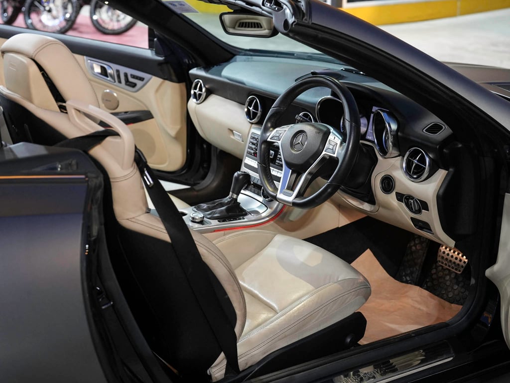 Mercedes-Benz SLK200 Kompressor (R172) จดปี 2015 ดาวห์เริ่มต้นที่ 49,000 บ. Mercedes-Benz SLK200 Kompressor (R172) จดปี 2015 ดาวห์เริ่มต้นที่ 49,000 บ.