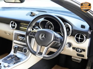 Mercedes-Benz SLK200 Kompressor (R172) จดปี 2015 ดาวห์เริ่มต้นที่ 49,000 บ.