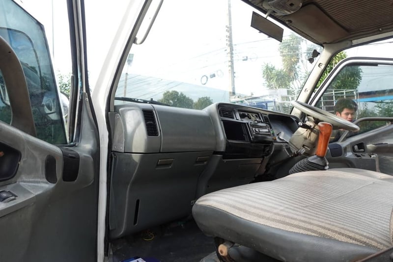 ขายรถโดยสาร4ล้อ มิซซูบิชิ 110แรงม้าปี40 พวงมาลัยพาวเวอร์ กระจกไฟฟ้า แอร์ พร้อมใช้พร้อมโอน