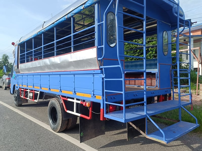 ขายรถโดยสาร6ล้อISUZU NPR120แรง  ยาว5ม. แอร์เย็น เครื่องเยี่ยม แชสซีสวยๆช่วงล่างแน่นๆ รถสวยพสภาพเยี่ยมพร้อมใช้งาน