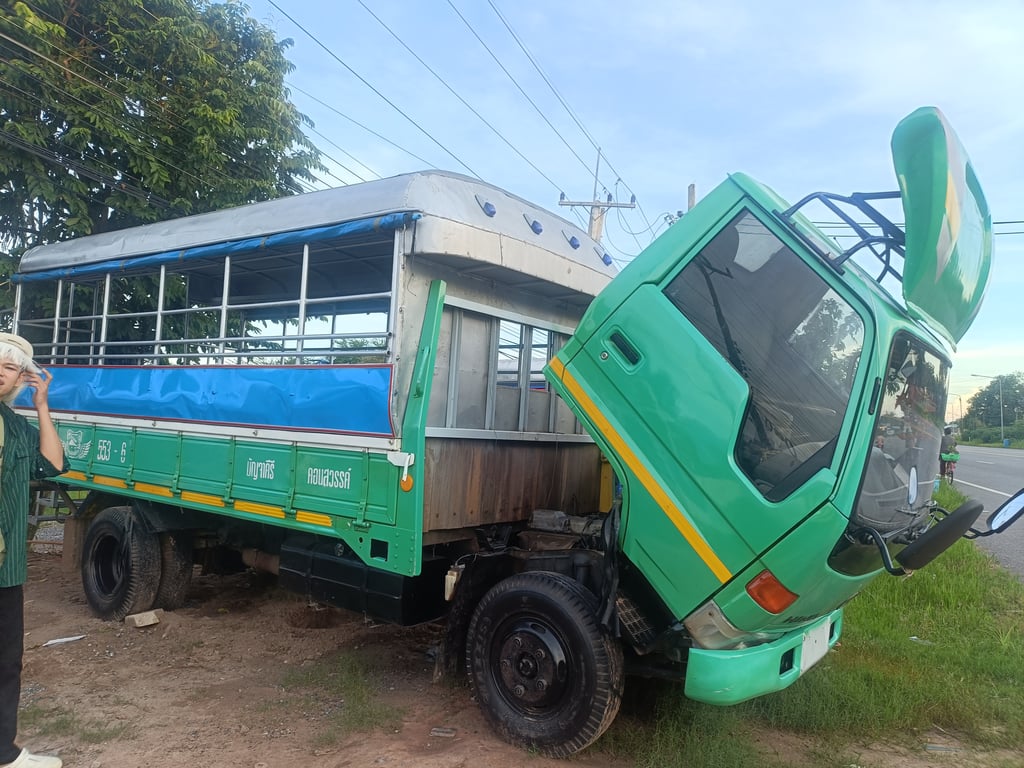 ขายรถโดยสาร HINO115แรงปี43 แอร์เย็นเครื่องเยี่ยม แชสซีสวยๆเอกสารครบพร้อมโอน