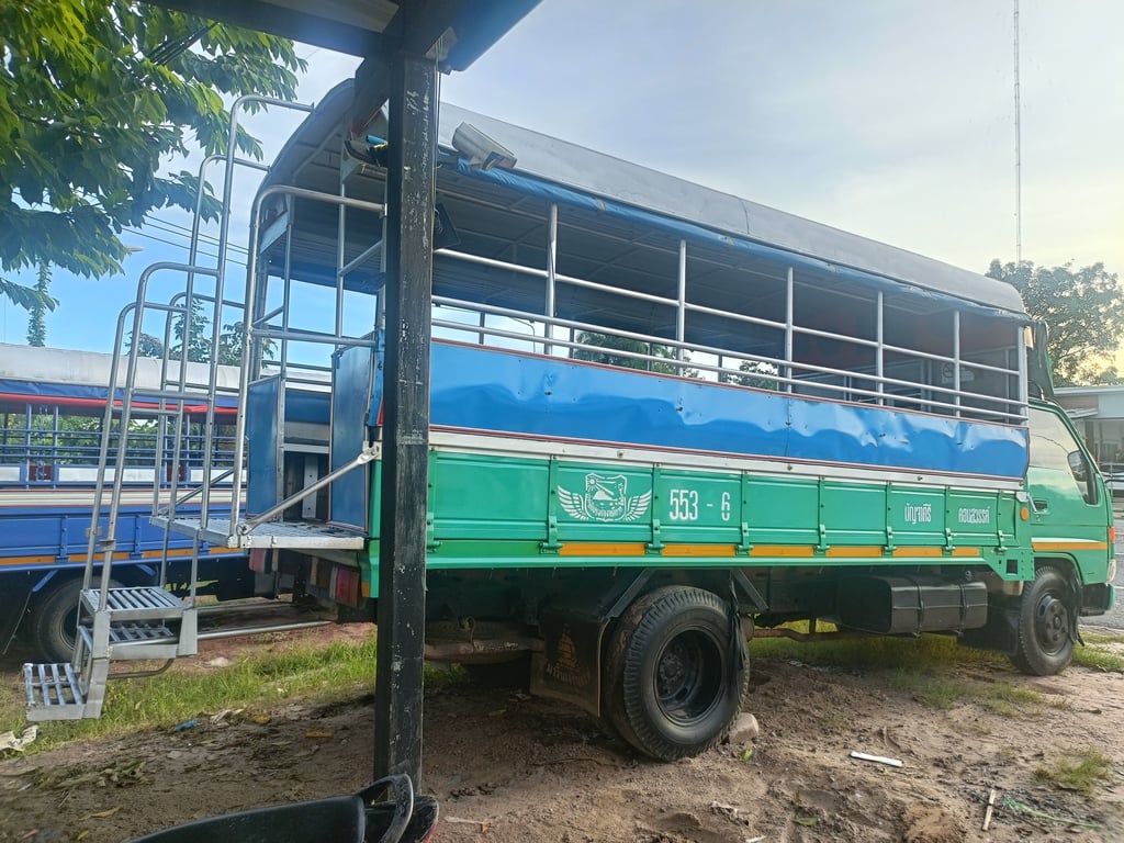 ขายรถโดยสาร HINO115แรงปี43 แอร์เย็นเครื่องเยี่ยม แชสซีสวยๆเอกสารครบพร้อมโอน