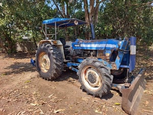 ขายครับ รถใช้งานอยุ่ มีดันหน้า ผาล3  1ชุด    สภาพตามรูปเลยครับถ่ายจากงานจริง  โทร081-8108927