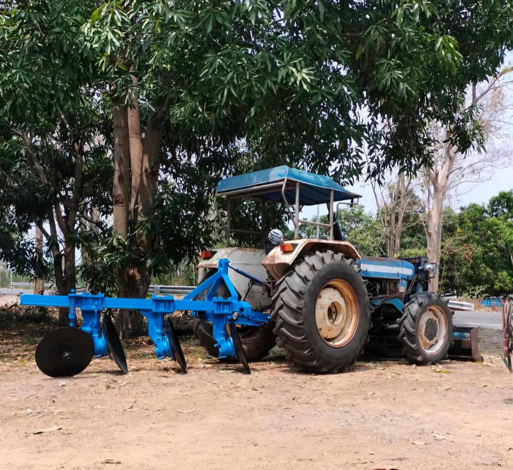 ขายครับ รถใช้งานอยุ่ มีดันหน้า ผาล3  1ชุด    สภาพตามรูปเลยครับถ่ายจากงานจริง  โทร081-8108927