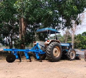 ขายครับ รถใช้งานอยุ่ มีดันหน้า ผาล3  1ชุด    สภาพตามรูปเลยครับถ่ายจากงานจริง  โทร081-8108927