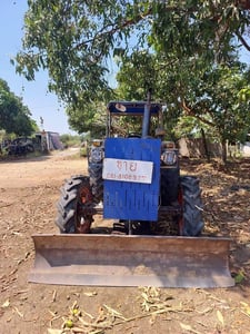 ขายครับ รถใช้งานอยุ่ มีดันหน้า ผาล3  1ชุด    สภาพตามรูปเลยครับถ่ายจากงานจริง  โทร081-8108927