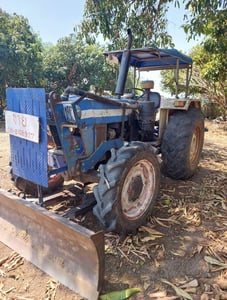 ขายครับ รถใช้งานอยุ่ มีดันหน้า ผาล3  1ชุด    สภาพตามรูปเลยครับถ่ายจากงานจริง  โทร081-8108927