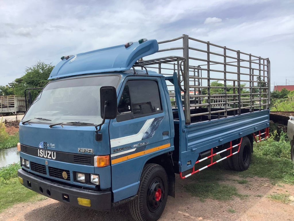 ISUZU NPR 115แรงม้า รถบรรทุก 6ล้อ กระบะคอกสูง ปี1988 ISUZU NPR 115แรงม้า รถบรรทุก 6ล้อ กระบะคอกสูง ปี1988