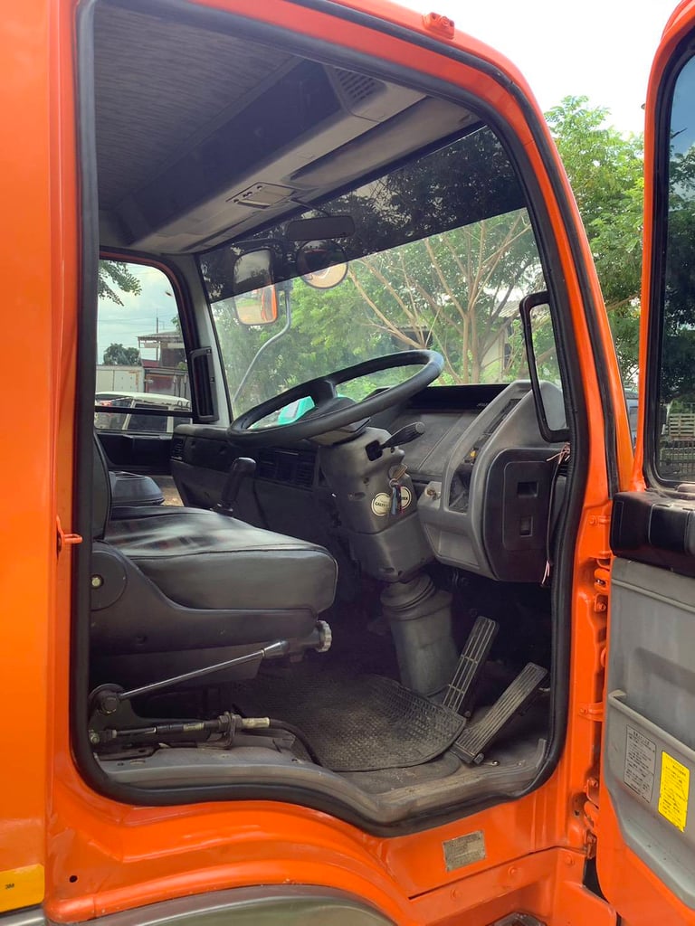 HINO FF 195แรงม้า รถบรรทุก 6ล้อ บรรทุกน้ำ ปี1994 HINO FF 195แรงม้า รถบรรทุก 6ล้อ บรรทุกน้ำ ปี1994