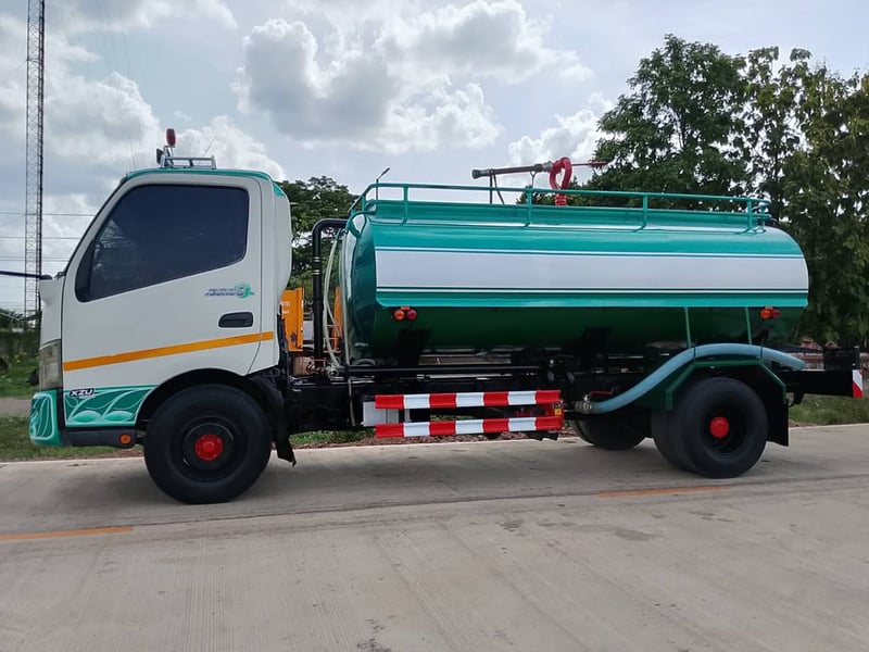 HINO XZU 150แรงม้า รถบรรทุก 6ล้อ บรรทุกน้ำ ปี2009