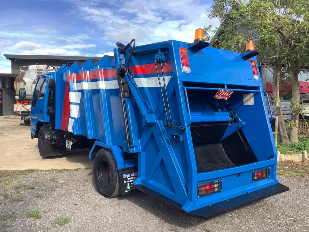 ISUZU NPR 130แรงม้า รถบรรทุก 6ล้อ บรรทุกขยะ ปี2000