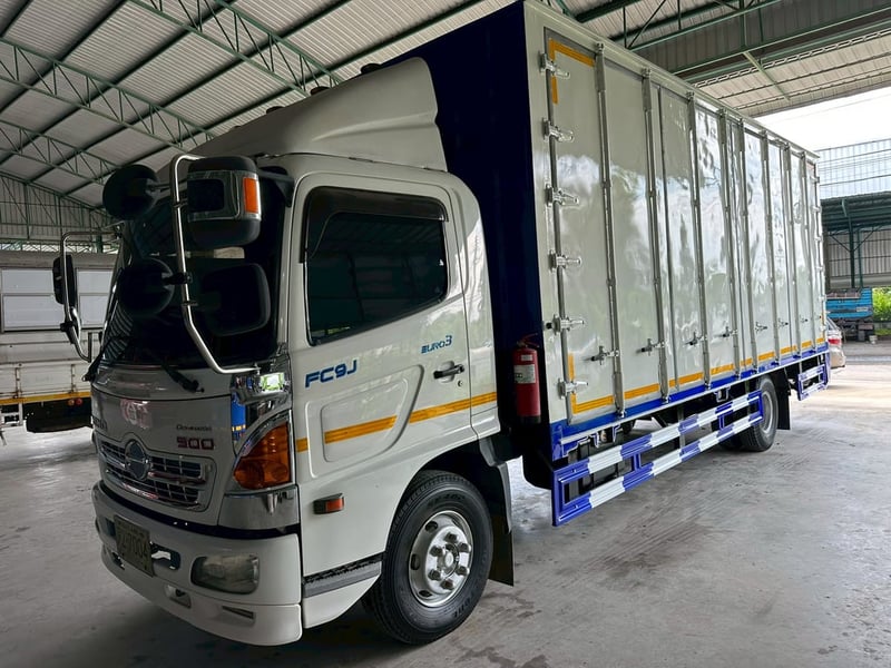 HINO FC 175แรงม้า รถบรรทุก 6ล้อ ตู้แห้ง ปี2018