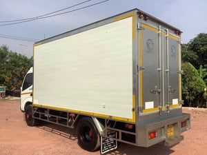 HINO XZU 120แรงม้า รถบรรทุก 6ล้อ ตู้เย็น ปี2003 HINO XZU 120แรงม้า รถบรรทุก 6ล้อ ตู้เย็น ปี2003