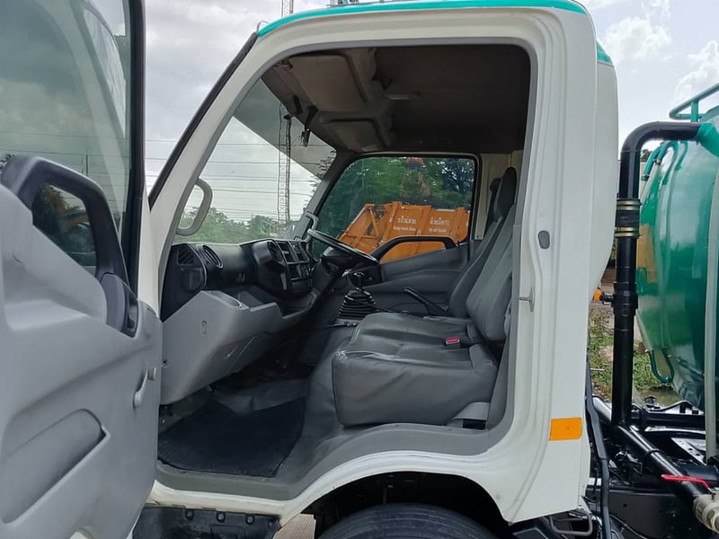 HINO XZU 150แรงม้า รถบรรทุก 6ล้อ บรรทุกน้ำ ปี2009