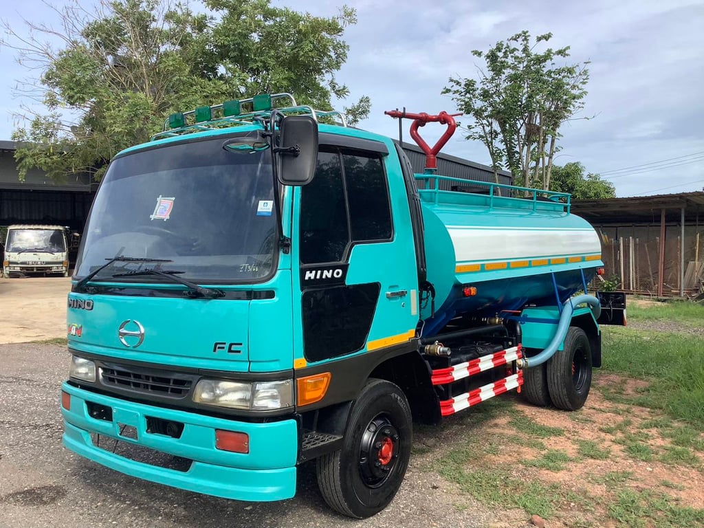 HINO FC 160แรงม้า รถบรรทุก 6ล้อ บรรทุกน้ำ ปี1999 HINO FC 160แรงม้า รถบรรทุก 6ล้อ บรรทุกน้ำ ปี1999