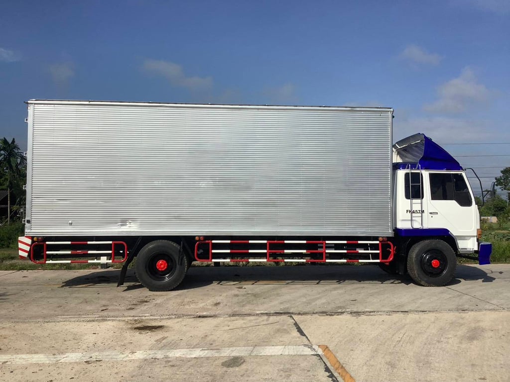 MITSUBISHI FUSO FK 225แรงม้า รถบรรทุก 6ล้อ ตู้แห้ง ปี2002