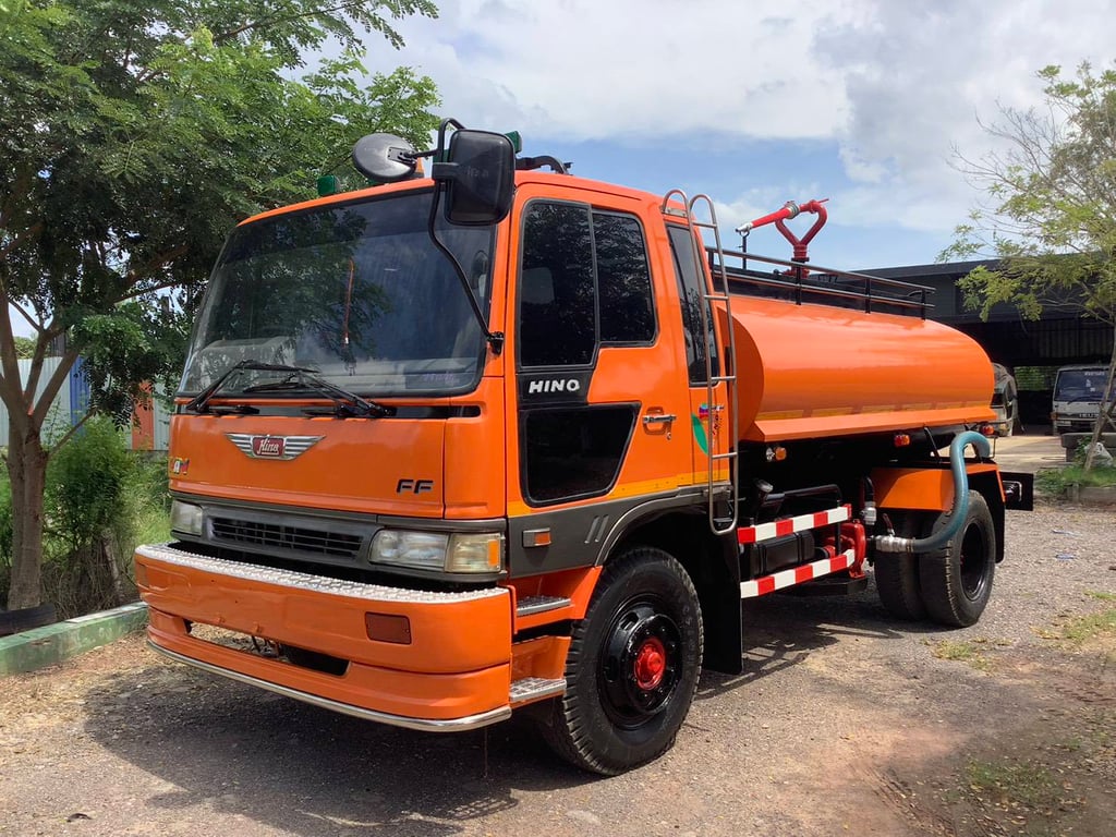 HINO FF 195แรงม้า รถบรรทุก 6ล้อ บรรทุกน้ำ ปี1994 HINO FF 195แรงม้า รถบรรทุก 6ล้อ บรรทุกน้ำ ปี1994