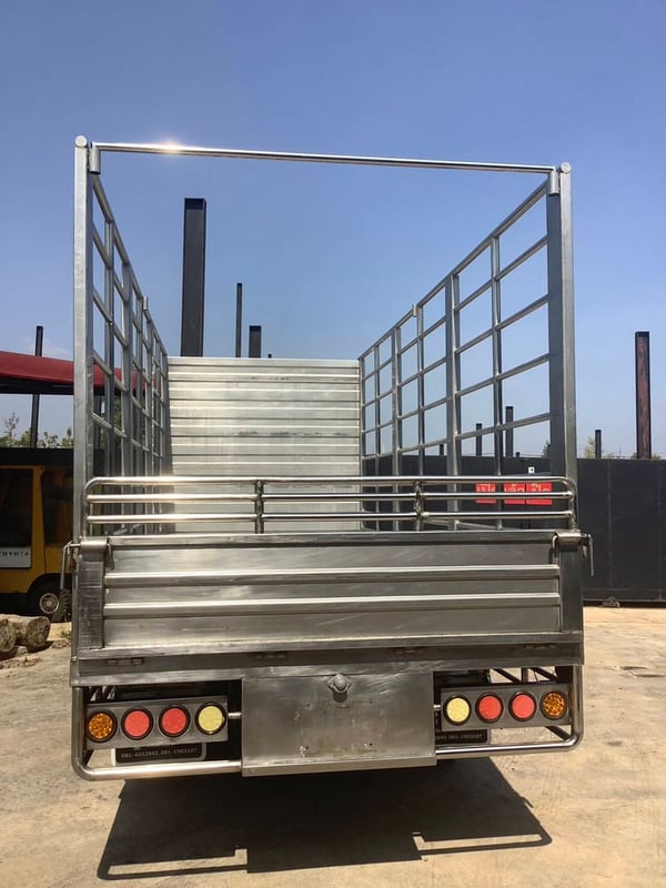 Isuzu FRR210 กระบะคอกสูง Isuzu FRR210 กระบะคอกสูง