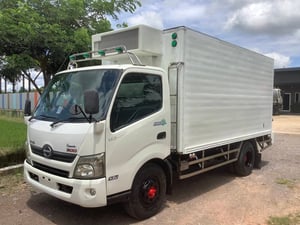 HINO XZU 130แรงม้า รถบรรทุก 6ล้อ ตู้เย็น ปี2014
