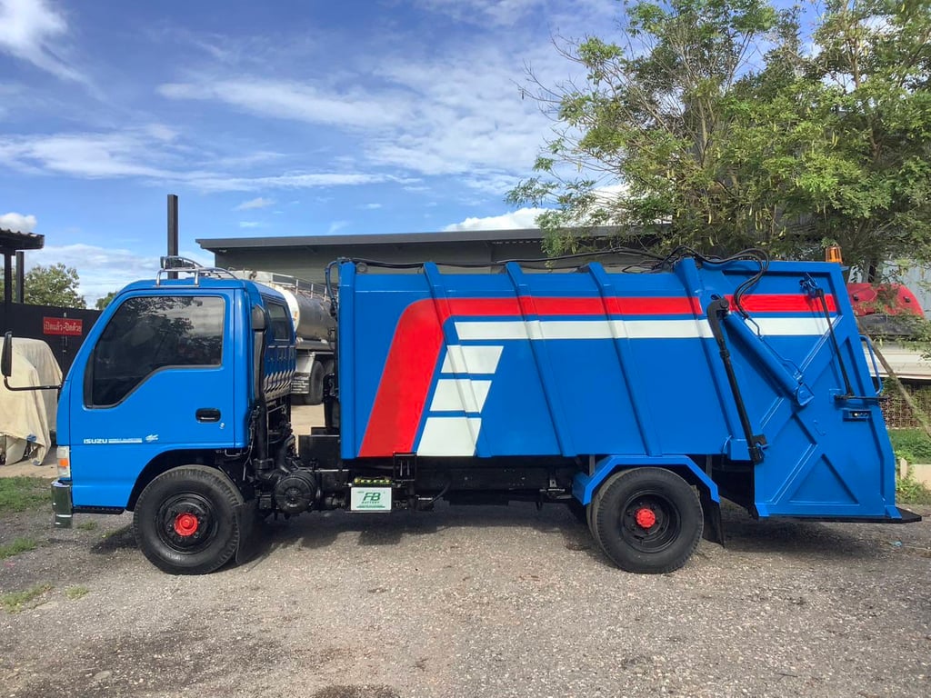 ISUZU NPR 130แรงม้า รถบรรทุก 6ล้อ บรรทุกขยะ ปี2000