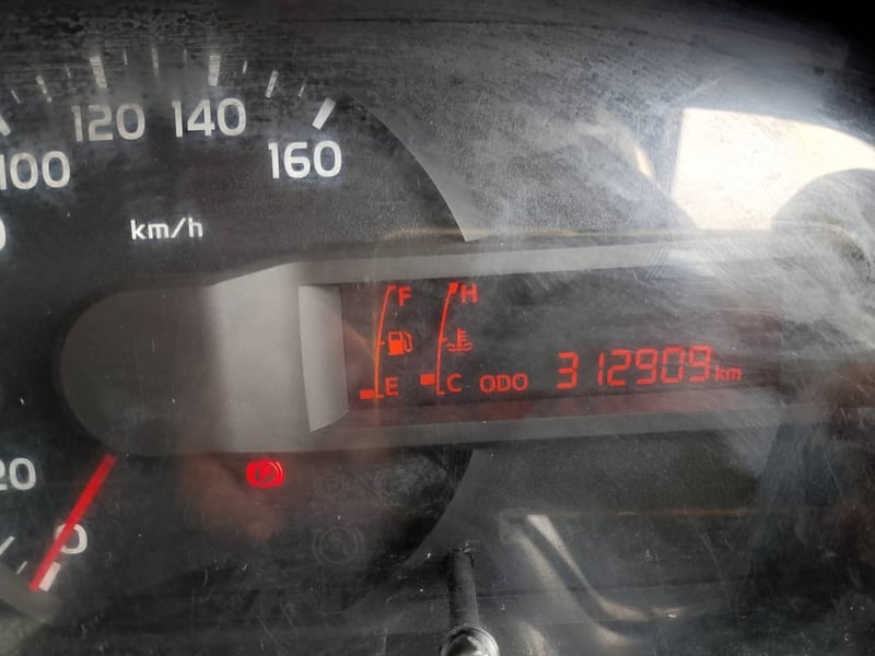 HINO XZU 150แรงม้า รถบรรทุก 6ล้อ บรรทุกน้ำ ปี2009