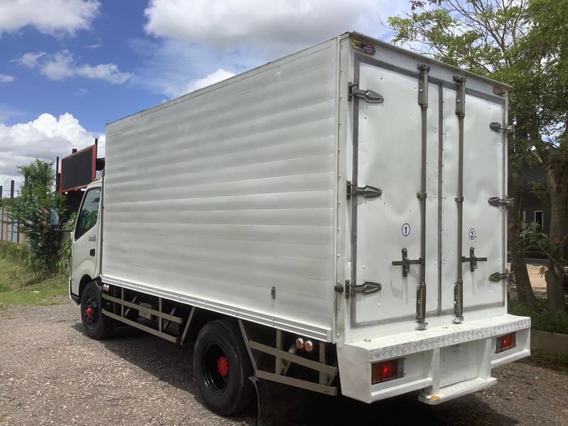 HINO XZU 130แรงม้า รถบรรทุก 6ล้อ ตู้เย็น ปี2014