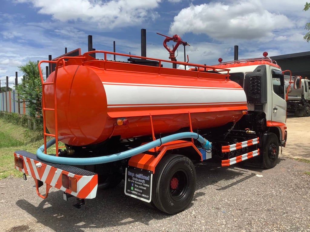 HINO FC 165แรงม้า รถบรรทุก 6ล้อ บรรทุกน้ำ ปี2003 HINO FC 165แรงม้า รถบรรทุก 6ล้อ บรรทุกน้ำ ปี2003