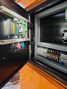 ขายเครื่องปั่นไฟ ขนาด 600KVA ยี่ห้อ CUMMINS KTA 19 ขายเครื่องปั่นไฟ ขนาด 600KVA ยี่ห้อ CUMMINS KTA 19