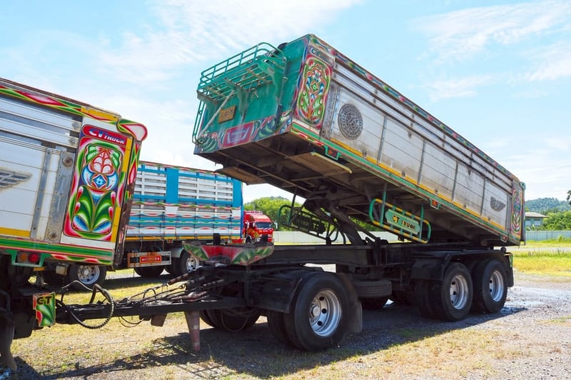 ISUZU FVZ 300แรงม้า รถบรรทุก 10ล้อ ดั้มพ์ ปี2015 เลขไมล์น้อยกว่า 500,000 กม.