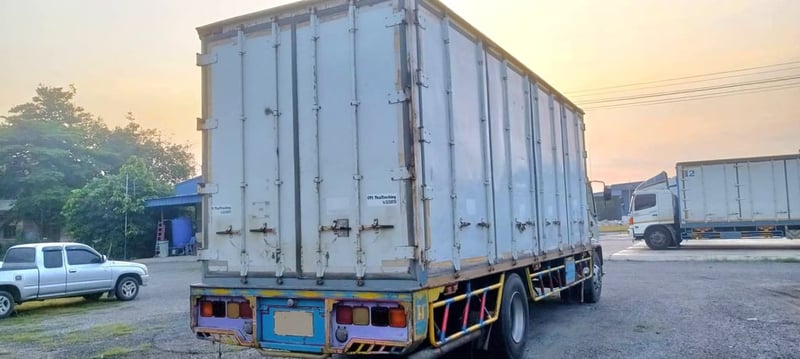 ISUZU FTR 200แรงม้า รถบรรทุก 6ล้อ ตู้แห้ง ปี2008