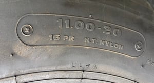 ยางรถบรรทุกใช้แล้ว bridgestone 1100r20 ผ้าใบ 3เส้น ปี 2022