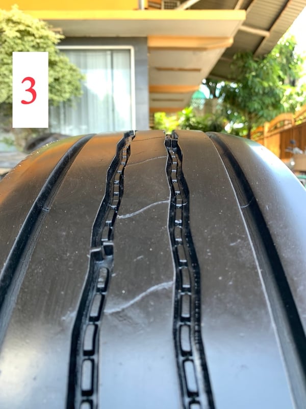 ยาง radial รถบรรทุกรถโดยสาร bridgestone ขนาดยาง 9.5R17.5 มี 4เส้น