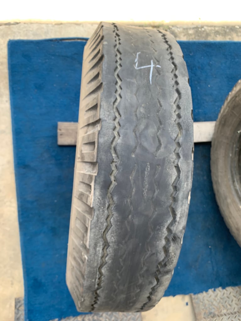 ยางบรรทุกเก่า Bridgestone 7.50r16 mr ยางในรองคอครบ ชุดนี้มี 8เส้น คละปีผลิต ผ้าใบ