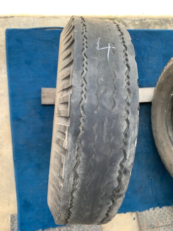 ยางบรรทุกเก่า Bridgestone 7.50r16 mr ยางในรองคอครบ ชุดนี้มี 8เส้น คละปี ผ้าใบ อัดดอกได้ ยางบรรทุกเก่า Bridgestone 7.50r16 mr ยางในรองคอครบ ชุดนี้มี 8เส้น คละปี ผ้าใบ อัดดอกได้