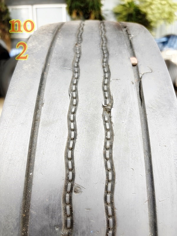 Bridgestone radial 8.25r16 r156 ชุดนี้มี 3เส้น ปีผลิต21-22 ใช้แล้ว