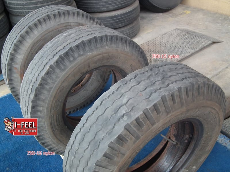 ยางเก่ารถบรรทุก คละยี่ห้อมีBridgestone และ Deestone  7.50r15 nylon ยางใน-รองคอ มี 4เส้น