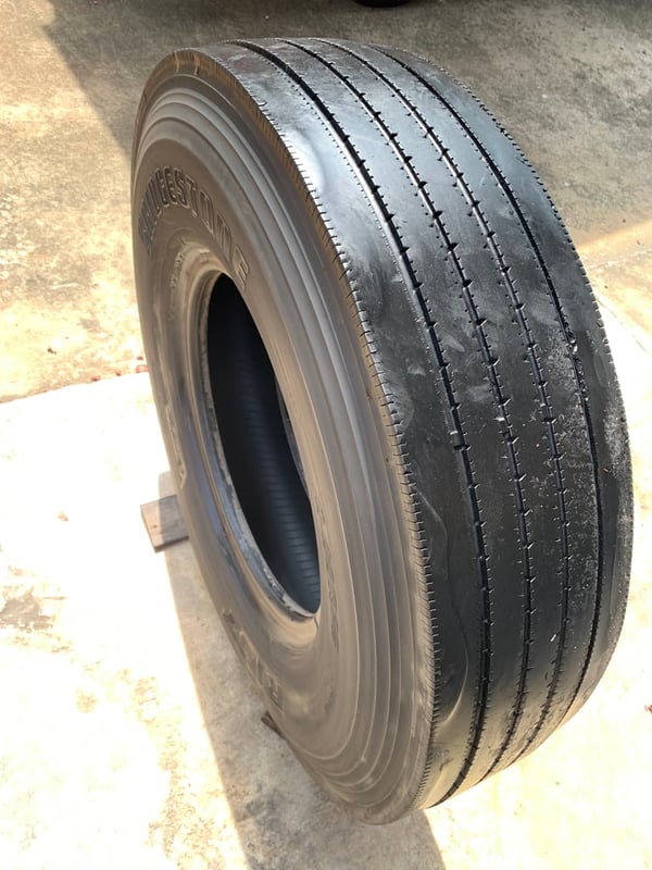 ยางมือ2 Bridgestone ขนาด 1000r20 รุ่น r157 radial tbr