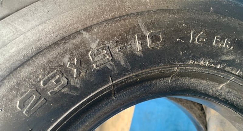 ยางรถยก forklift toyo tire ขนาด 23 x 9 - 10 ยางเก่าปี