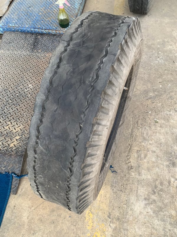 ยางบรรทุกเก่า Bridgestone 7.50r16 mr ยางในรองคอครบ ชุดนี้มี 8เส้น คละปี ผ้าใบ อัดดอกได้ ยางบรรทุกเก่า Bridgestone 7.50r16 mr ยางในรองคอครบ ชุดนี้มี 8เส้น คละปี ผ้าใบ อัดดอกได้