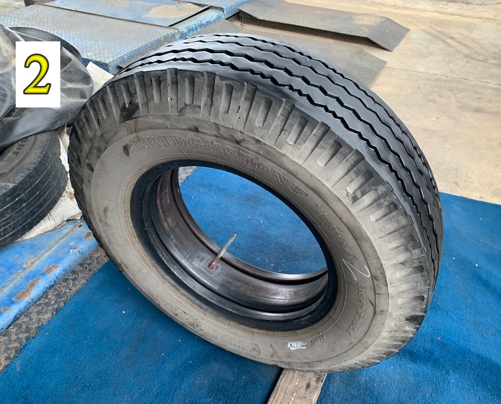 ยางเก่า บรรทุก BS 750r16 mr ผ้าใบ ในรองครบ ชุดนี้มี 2เส้น ปี2023