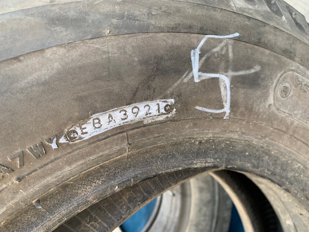 ยางบรรทุกเก่า Bridgestone 7.50r16 mr ยางในรองคอครบ ชุดนี้มี 8เส้น คละปีผลิต ผ้าใบ