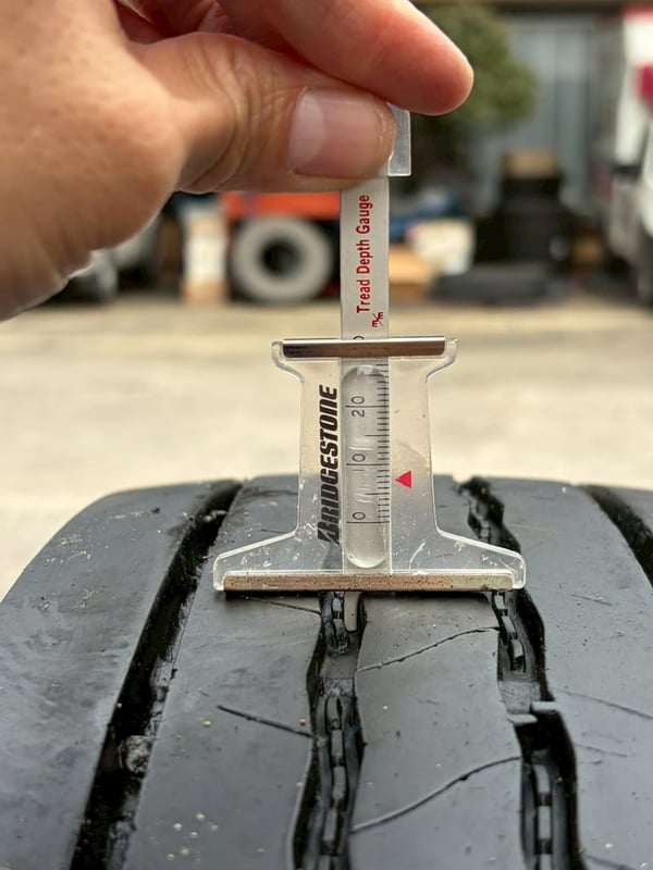 ยางเก่ารถบรรทุกใช้แล้ว bs 7.50r16 r156 มี 8เส้น ปี23 และ 24 radial 