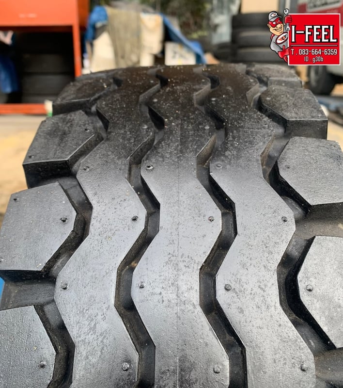 ยางรถยก forklift ยี่ห้อ dunlop tire ขนาด 23 x 9 - 10 ยางเก่าปี