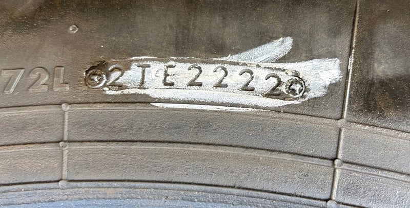 ยางรถบรรทุกใช้แล้ว bridgestone 1100r20 ผ้าใบ 3เส้น ปี 2022