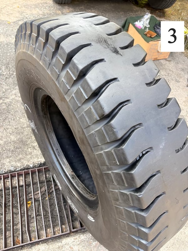 ยางรถบรรทุกใช้แล้ว bridgestone 1100r20 ผ้าใบ 3เส้น ปี 2022