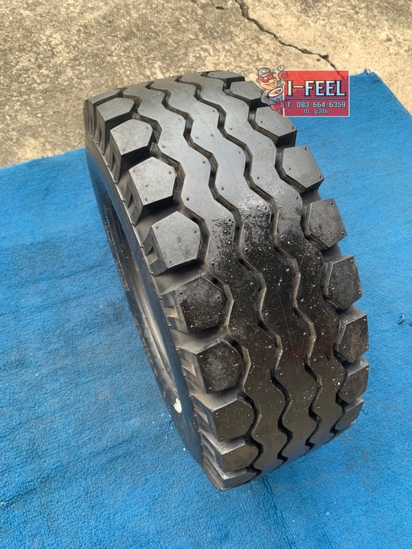 ยางรถยก forklift ยี่ห้อ dunlop tire ขนาด 23 x 9 - 10 ยางเก่าปี