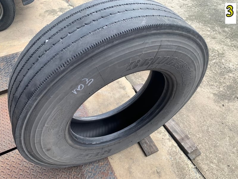 ยางเก่าBridgestone  11r22.5 r157 radial tbr ปี2021 ชุดนี้มี 4เส้น