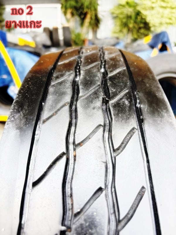 ยางเก่า บรรทุก BS 750r16 radial ชุดนี้ เป็นยางแกะดอกยาง มี 2เส้น ปี21 และ 24
