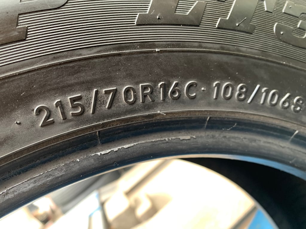 ยางรถยนต์มือ2 Dunlop รุ่น SP LT30A ขนาด 215-70r16 ยางรถยนต์มือ2 Dunlop รุ่น SP LT30A ขนาด 215-70r16