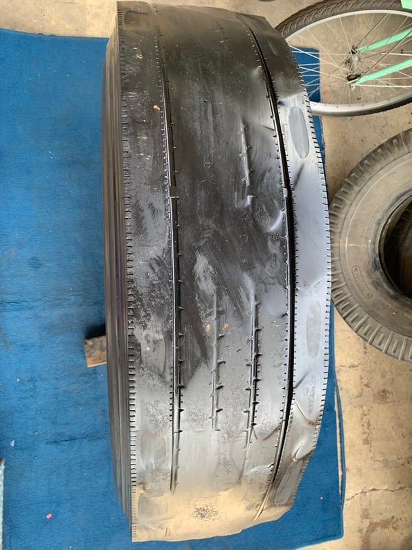 ยางมือ2 Bridgestone ขนาด 1000r20 รุ่น r157 radial tbr